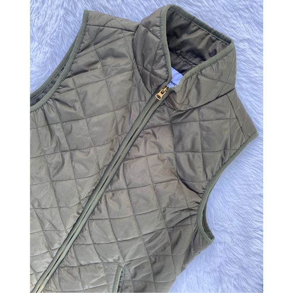 Old Navy SZ M Woman’s Olive Green Quilted Puffer Vest Jacket - Picture 11 of 11